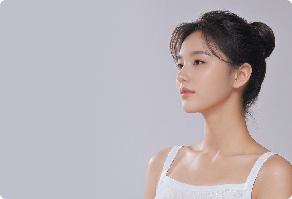 입체적인 이마 윤곽 완성 보형물 성형 결과 이미지